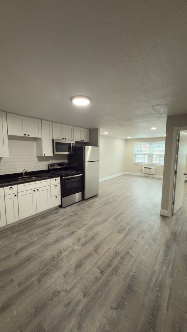 Gardner Apartment: 90 Ridgewood Lane