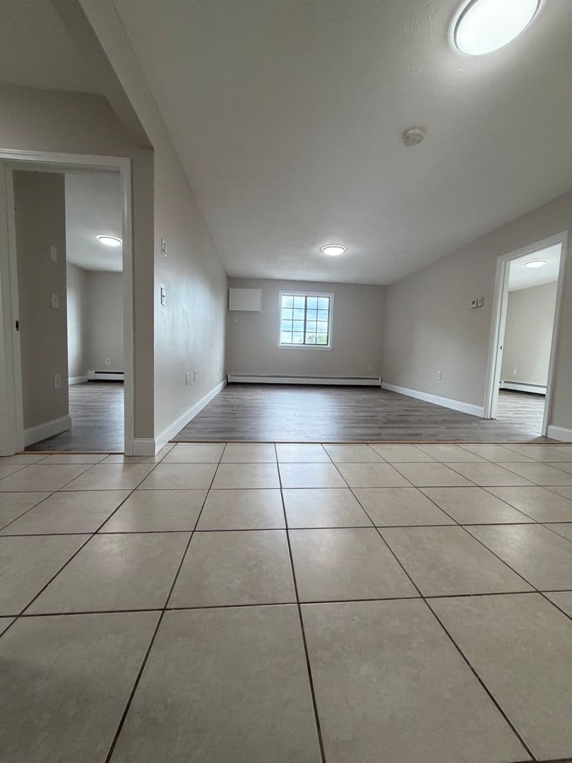 Manchester Apartment: 153 West Hancock street