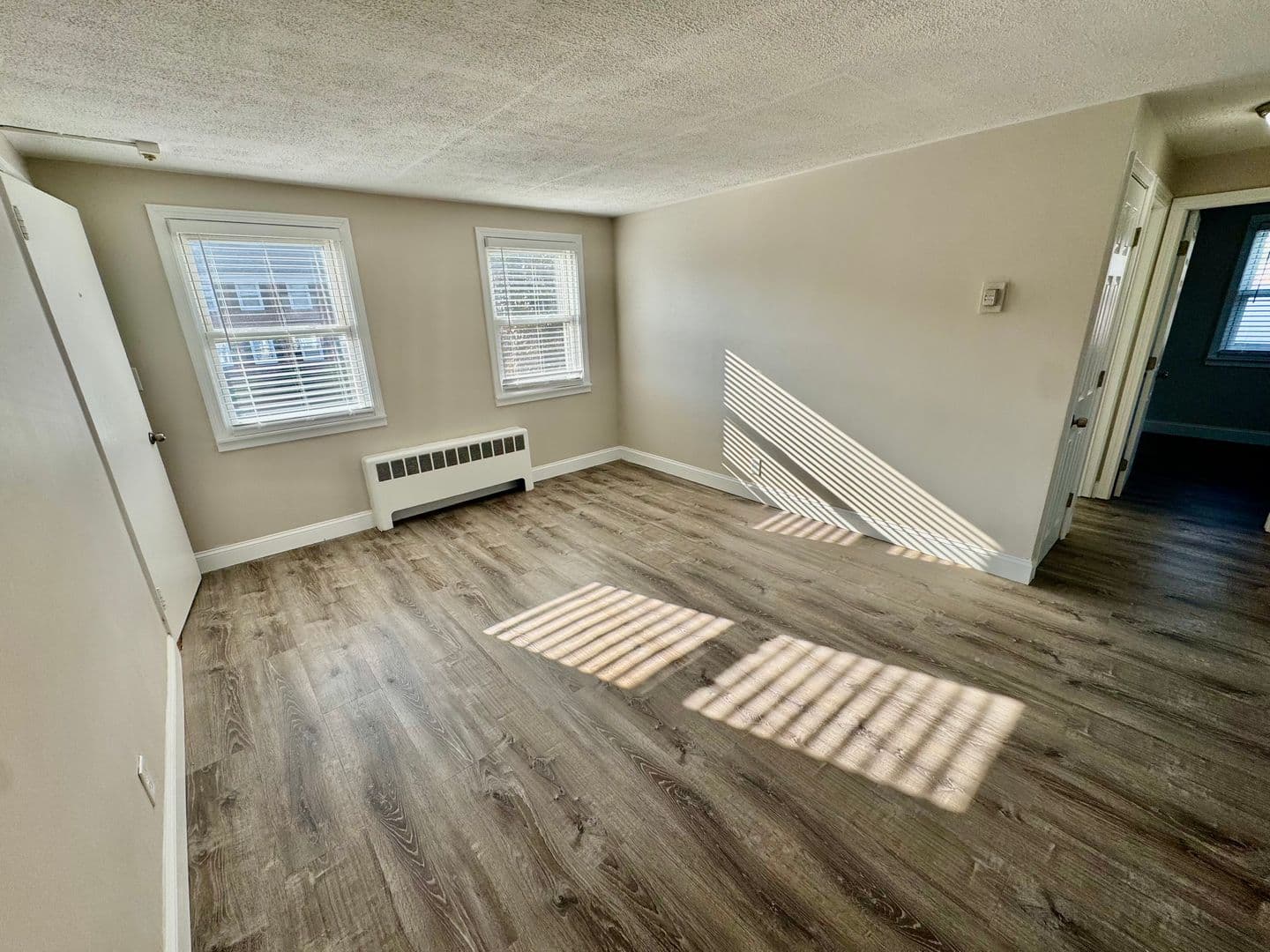 Somerset Apartment: 102 Shawomet Avenue