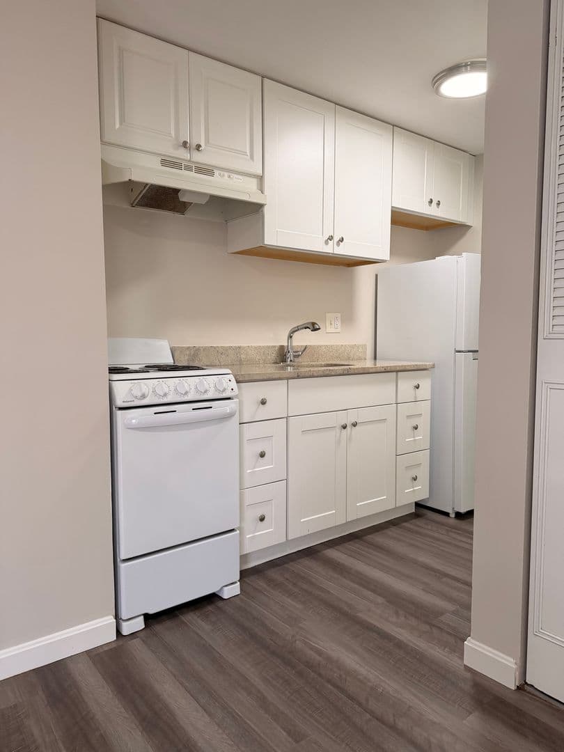 Ayer Apartment: 75 Groton School Road