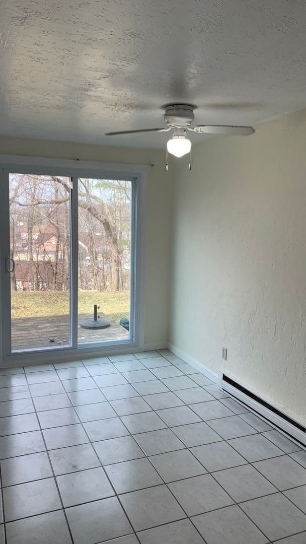 Spencer Apartment: 1 Vista Lane