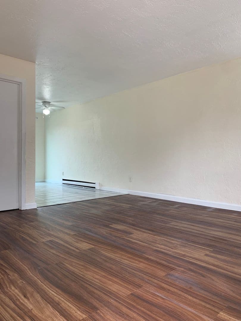 Spencer Apartment: 1 Vista Lane