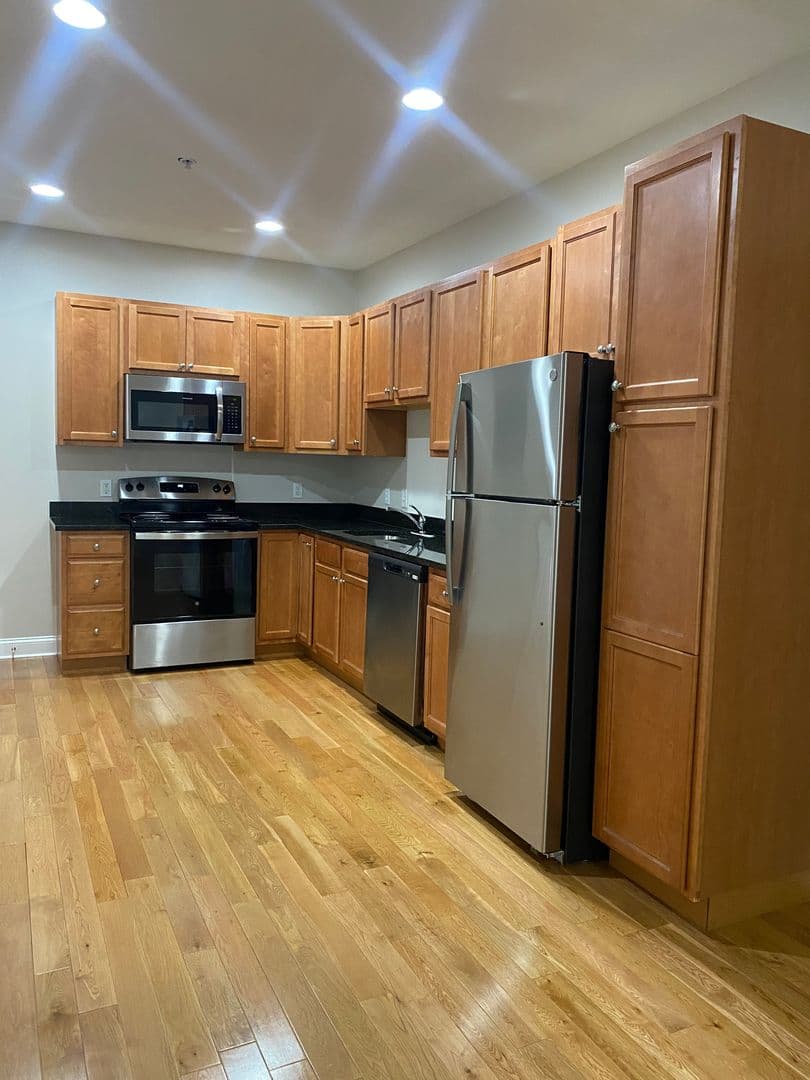 Fall River Apartment: 4801 North Main street