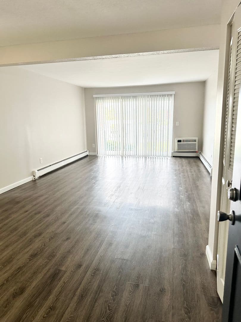 Middletown Apartment: 3 Admiralty Drive