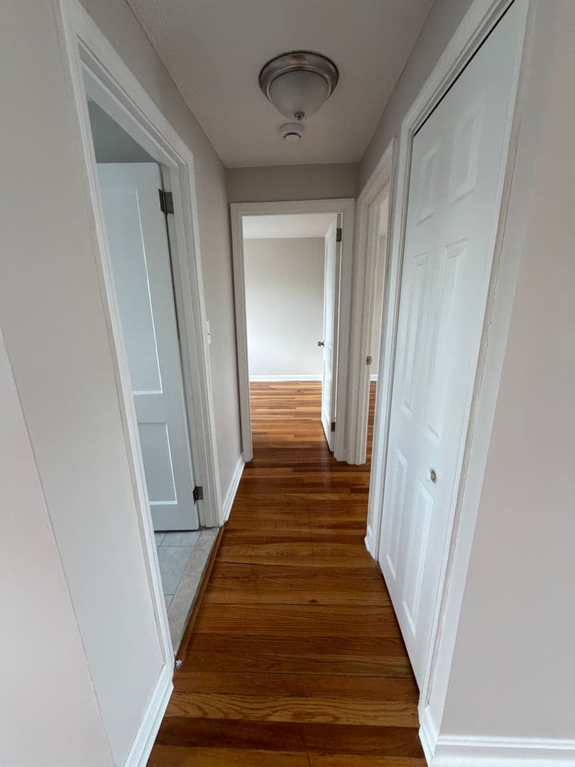 Somerset Apartment: 102 Shawomet Avenue