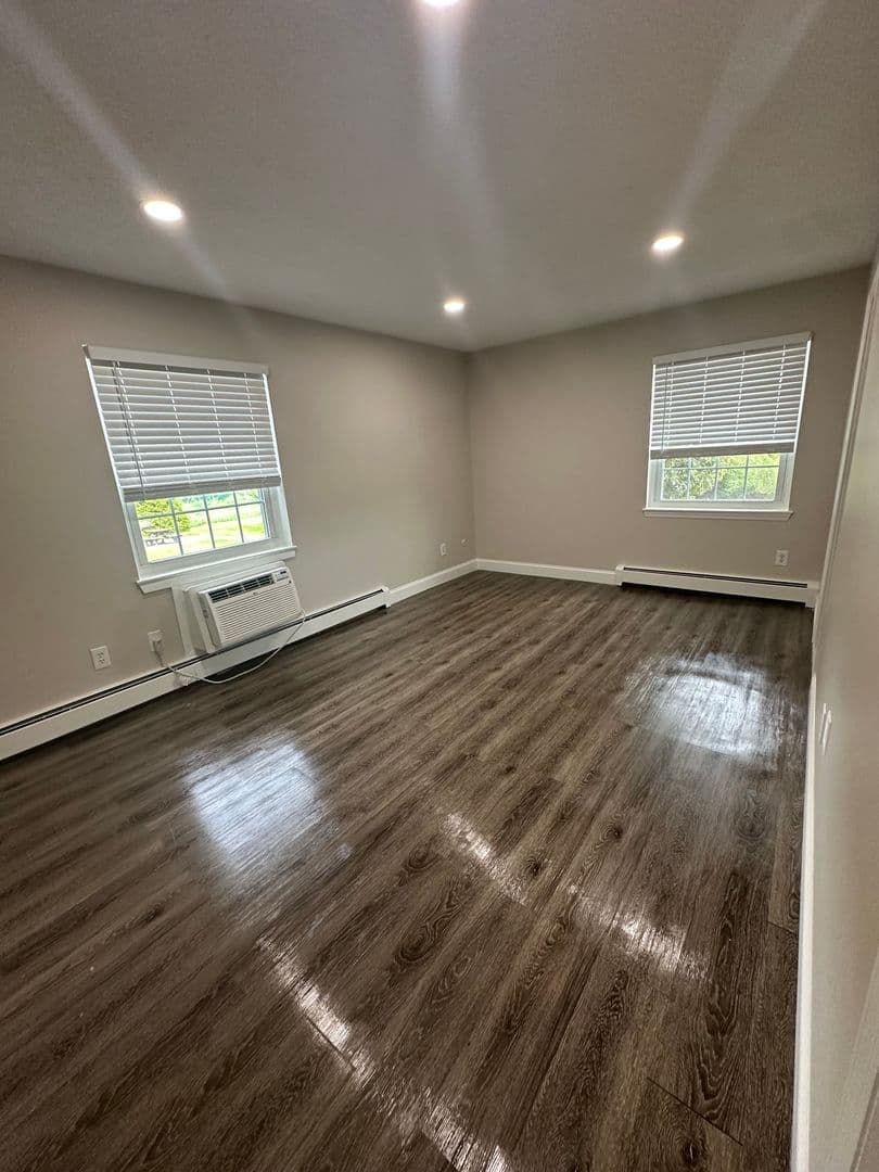 Middletown Apartment: 3 Admiralty Drive