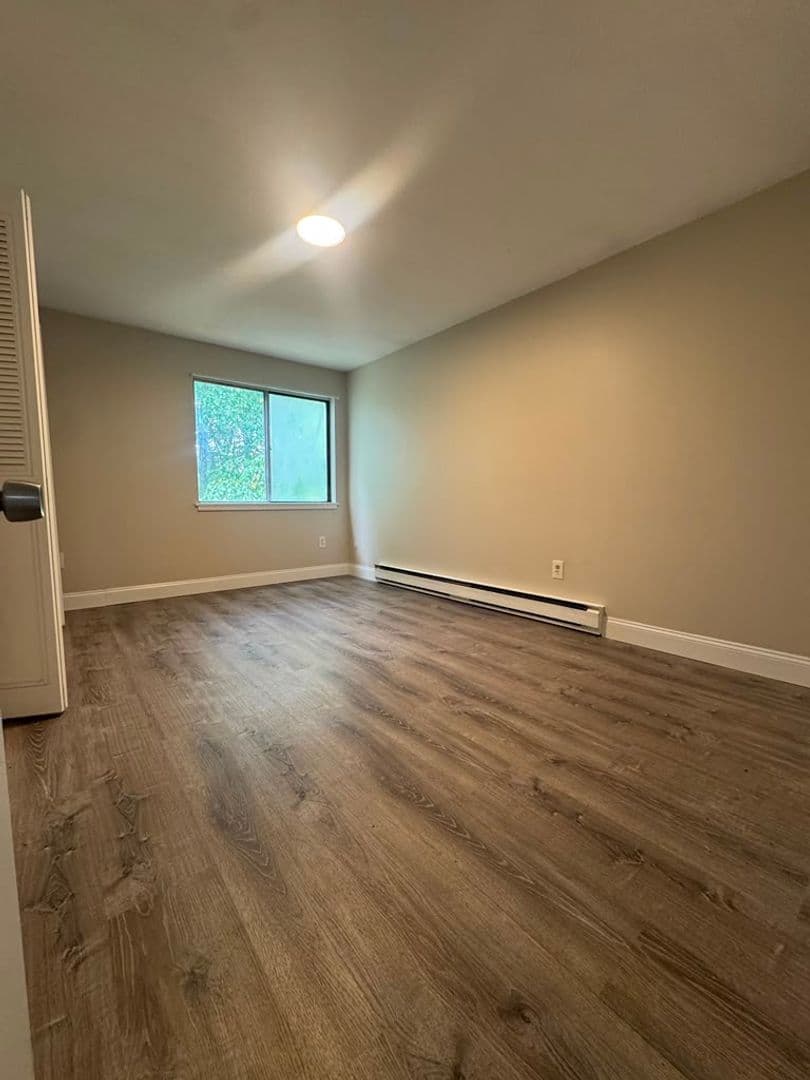 Clinton Apartment: 5 Gorham Avenue