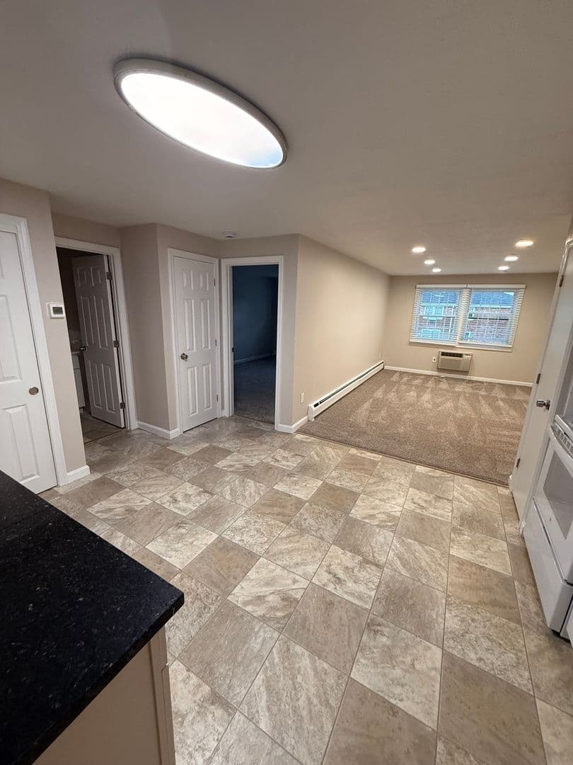 Gardner Apartment: 90 Ridgewood Lane