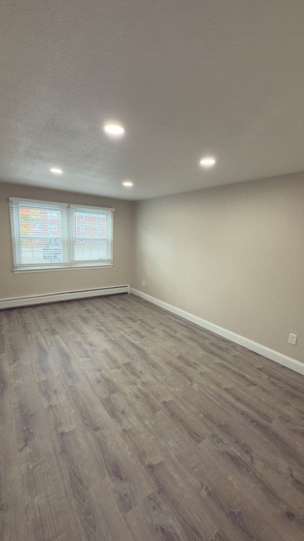 Gardner Apartment: 90 Ridgewood Lane