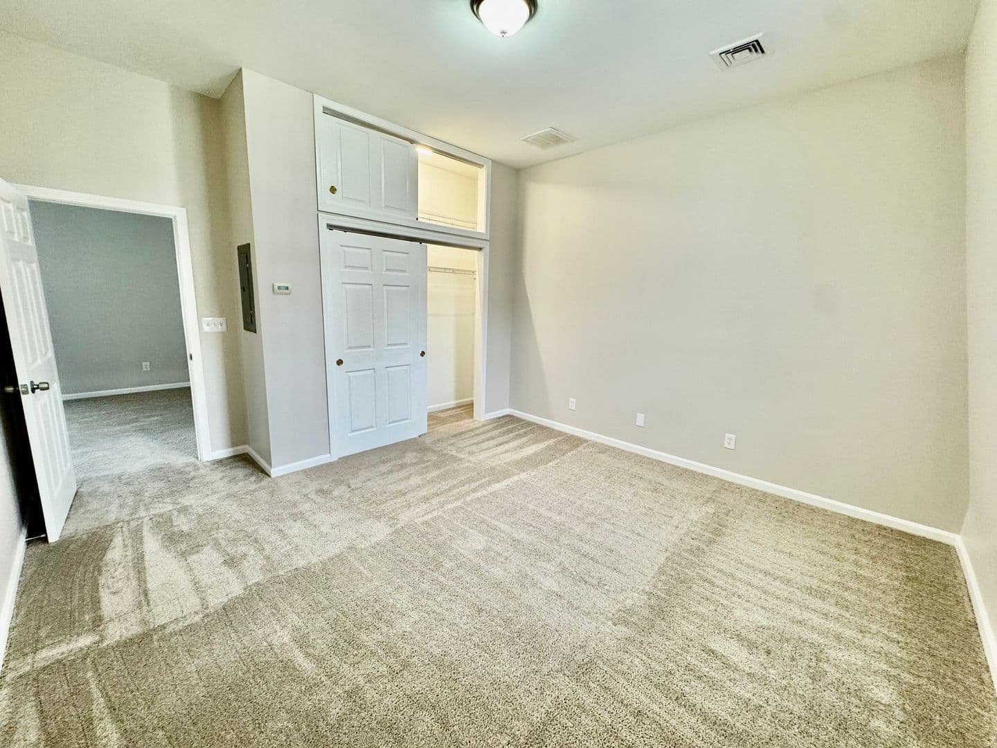 Somerset Apartment: 102 Shawomet Avenue