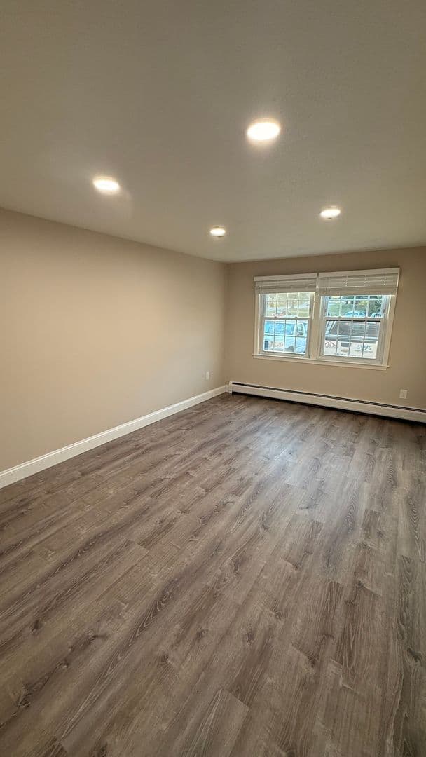 Gardner Apartment: 90 Ridgewood Lane