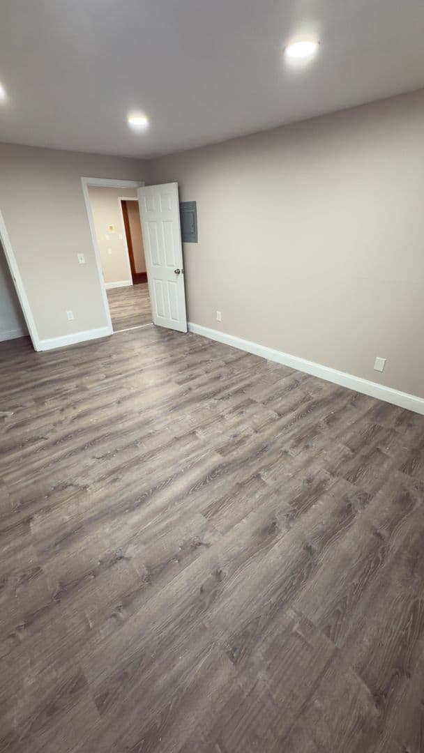Gardner Apartment: 90 Ridgewood Lane