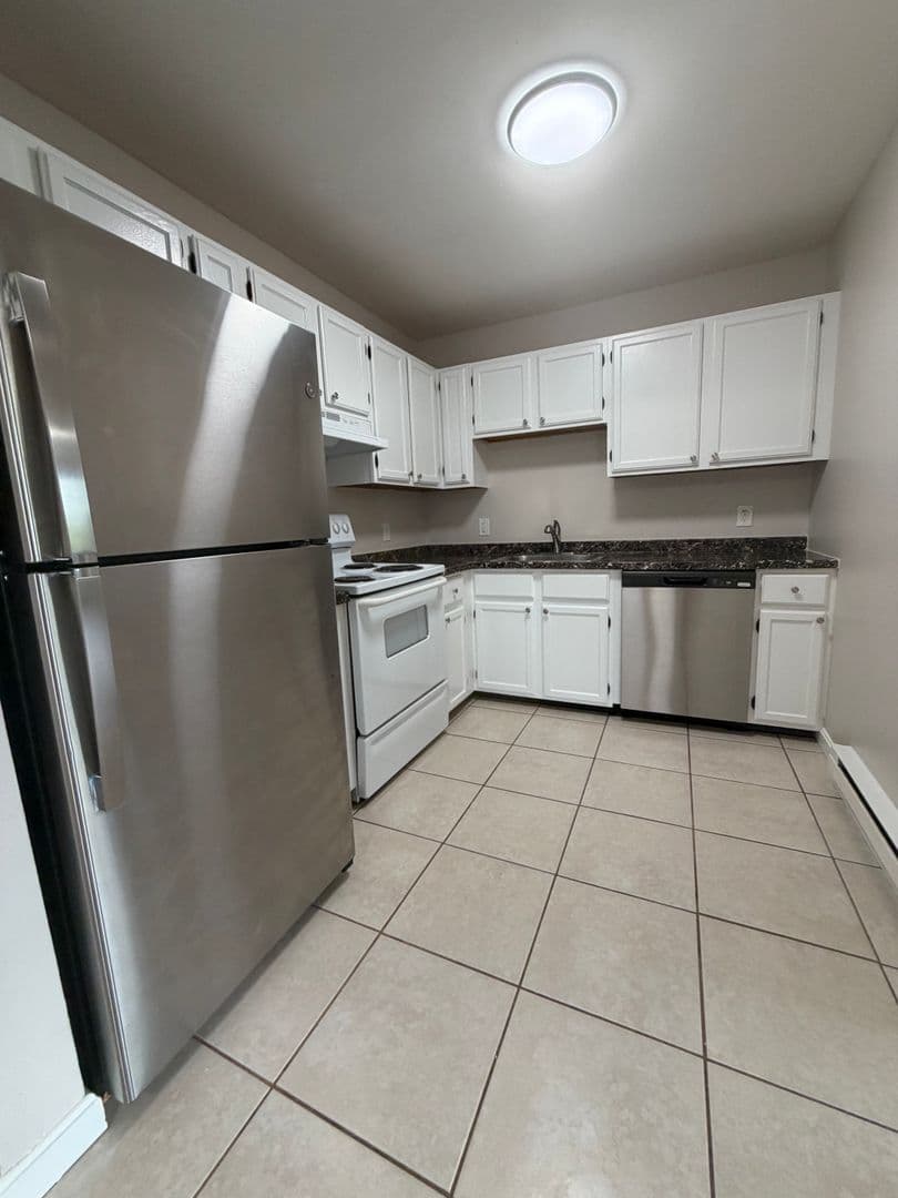 Manchester Apartment: 153 West Hancock street