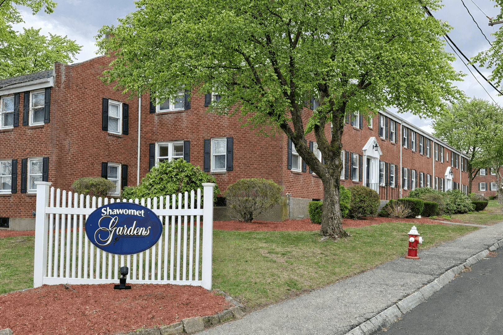 Somerset Apartment: 102 Shawomet Avenue