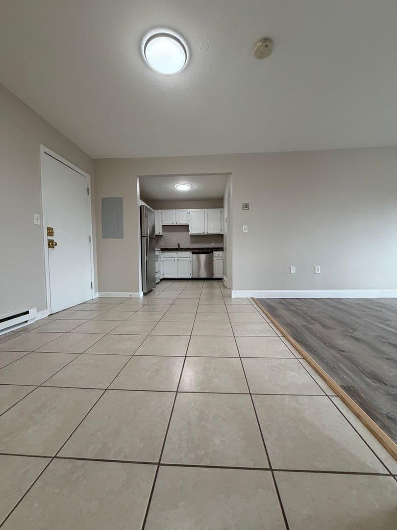 Manchester Apartment: 153 West Hancock street