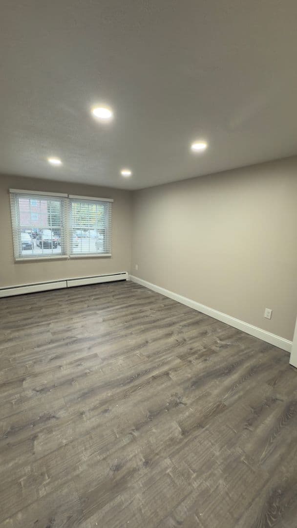 Gardner Apartment: 90 Ridgewood Lane