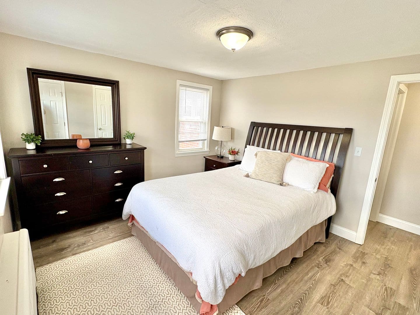 Somerset Apartment: 102 Shawomet Avenue