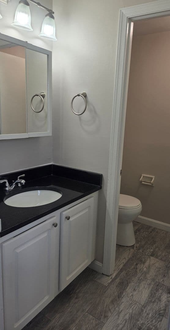 Middletown Apartment: 3 Admiralty Drive