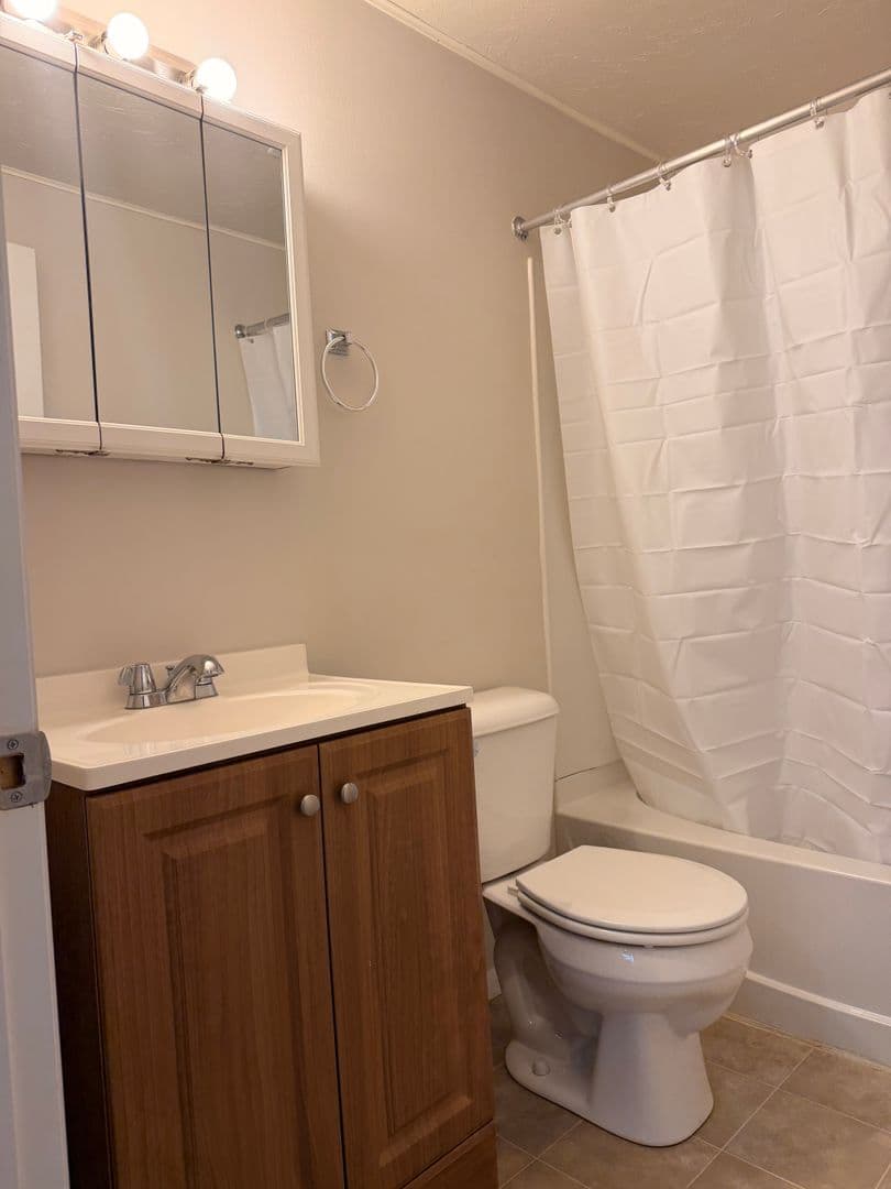 Ayer Apartment: 75 Groton School Road