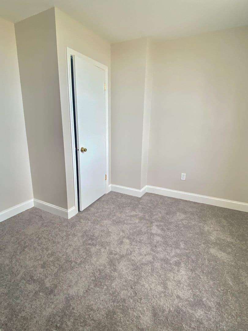 Fall River Apartment: 683-677-669-665-663-655 -631- 543 - 569 - 545 Middle Street