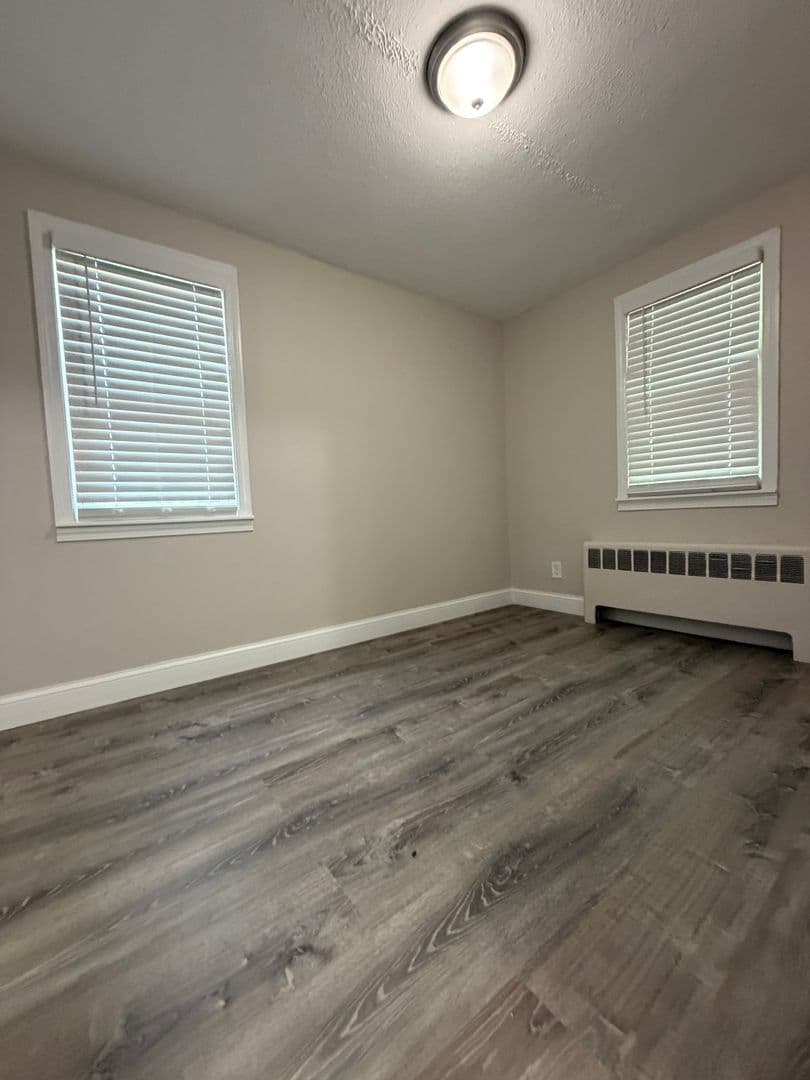 Somerset Apartment: 102 Shawomet Avenue