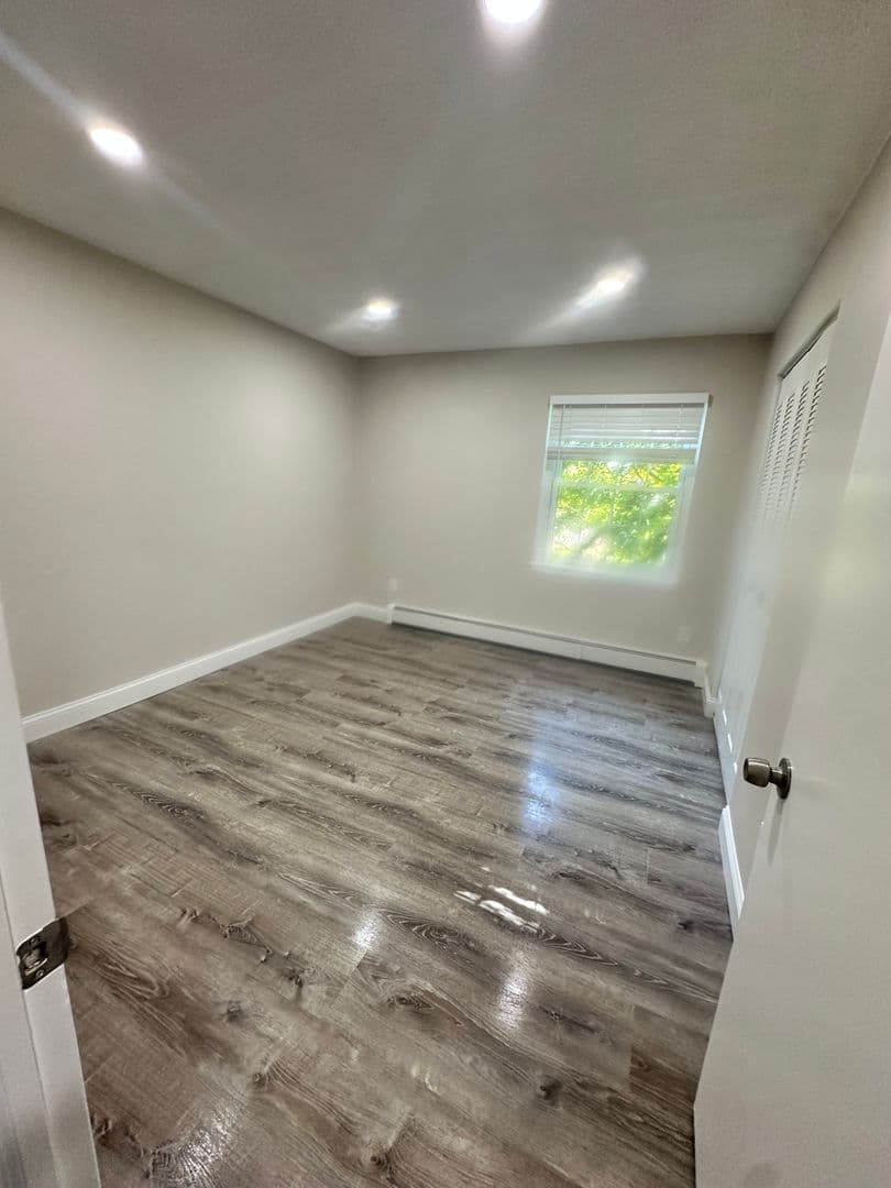 Middletown Apartment: 3 Admiralty Drive