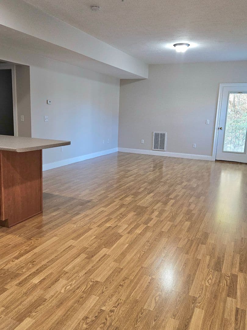 Fall River Apartment: 4801 North Main street