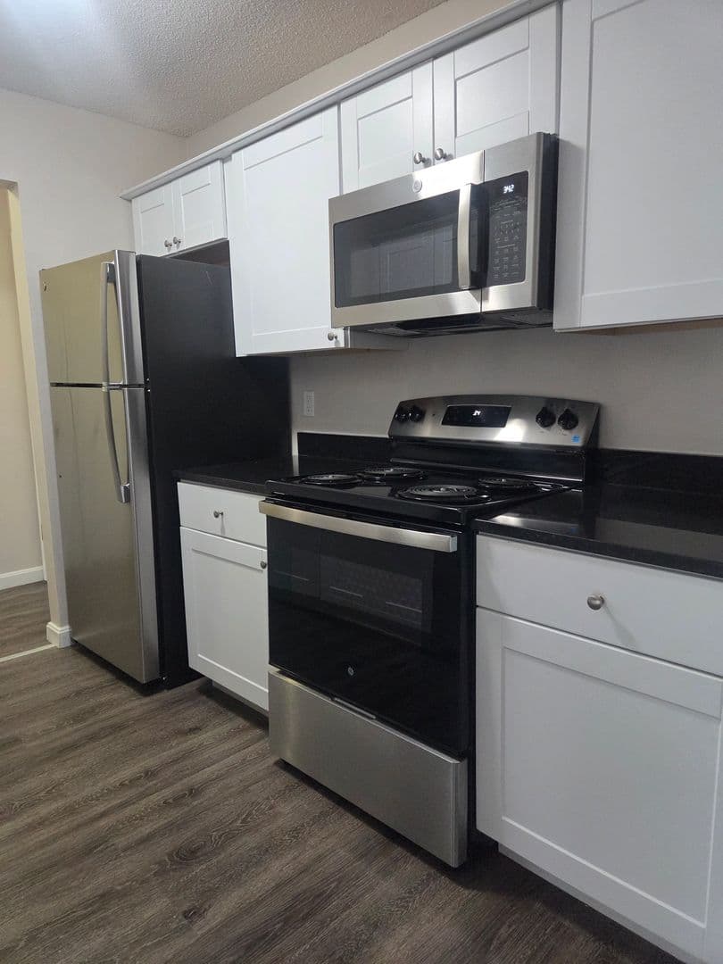 Middletown Apartment: 3 Admiralty Drive