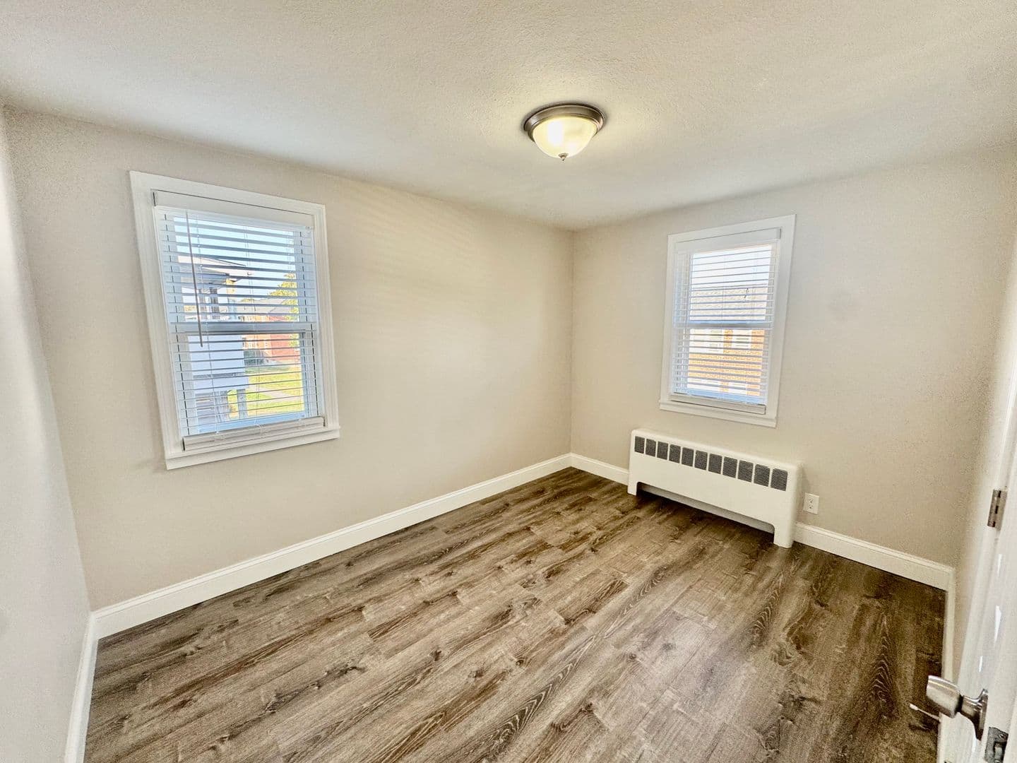 Somerset Apartment: 102 Shawomet Avenue