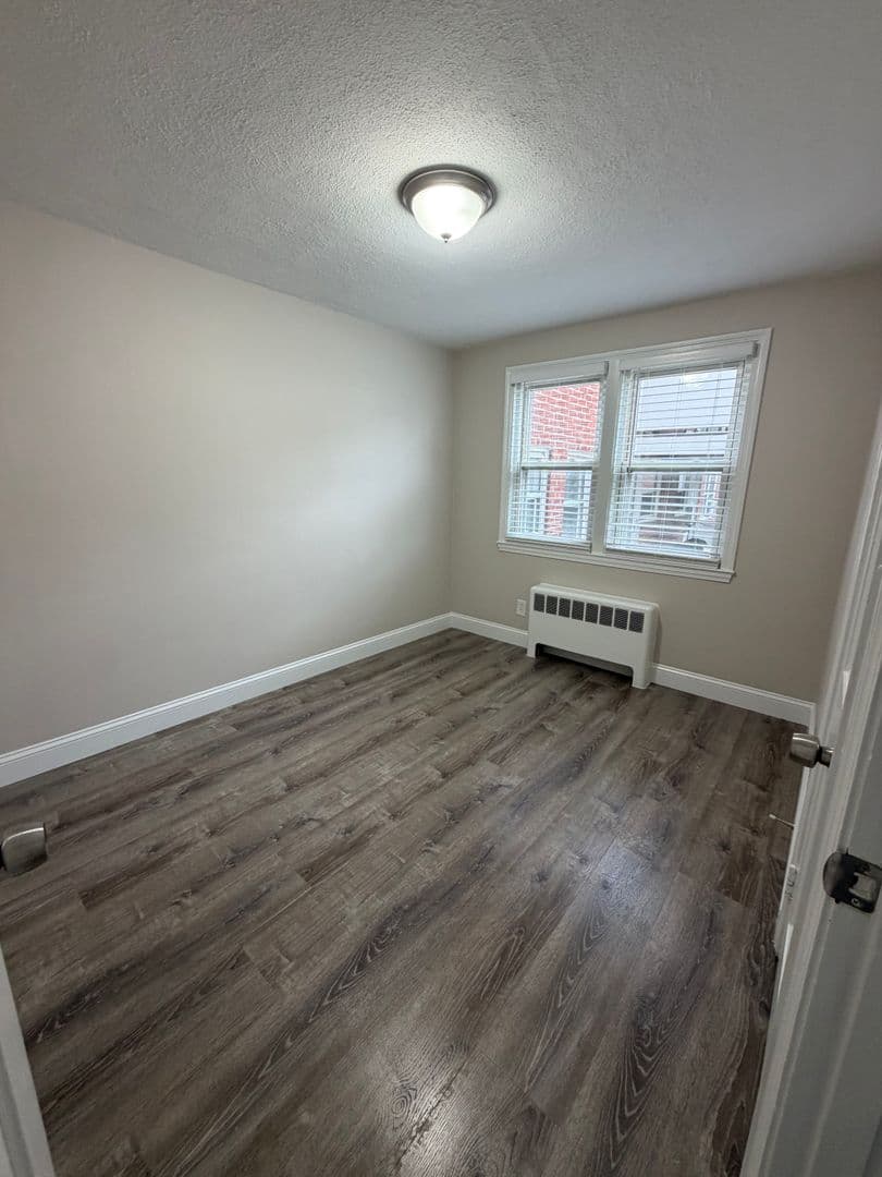 Somerset Apartment: 102 Shawomet Avenue