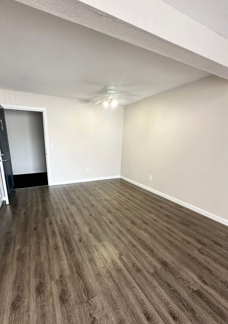 Middletown Apartment: 3 Admiralty Drive