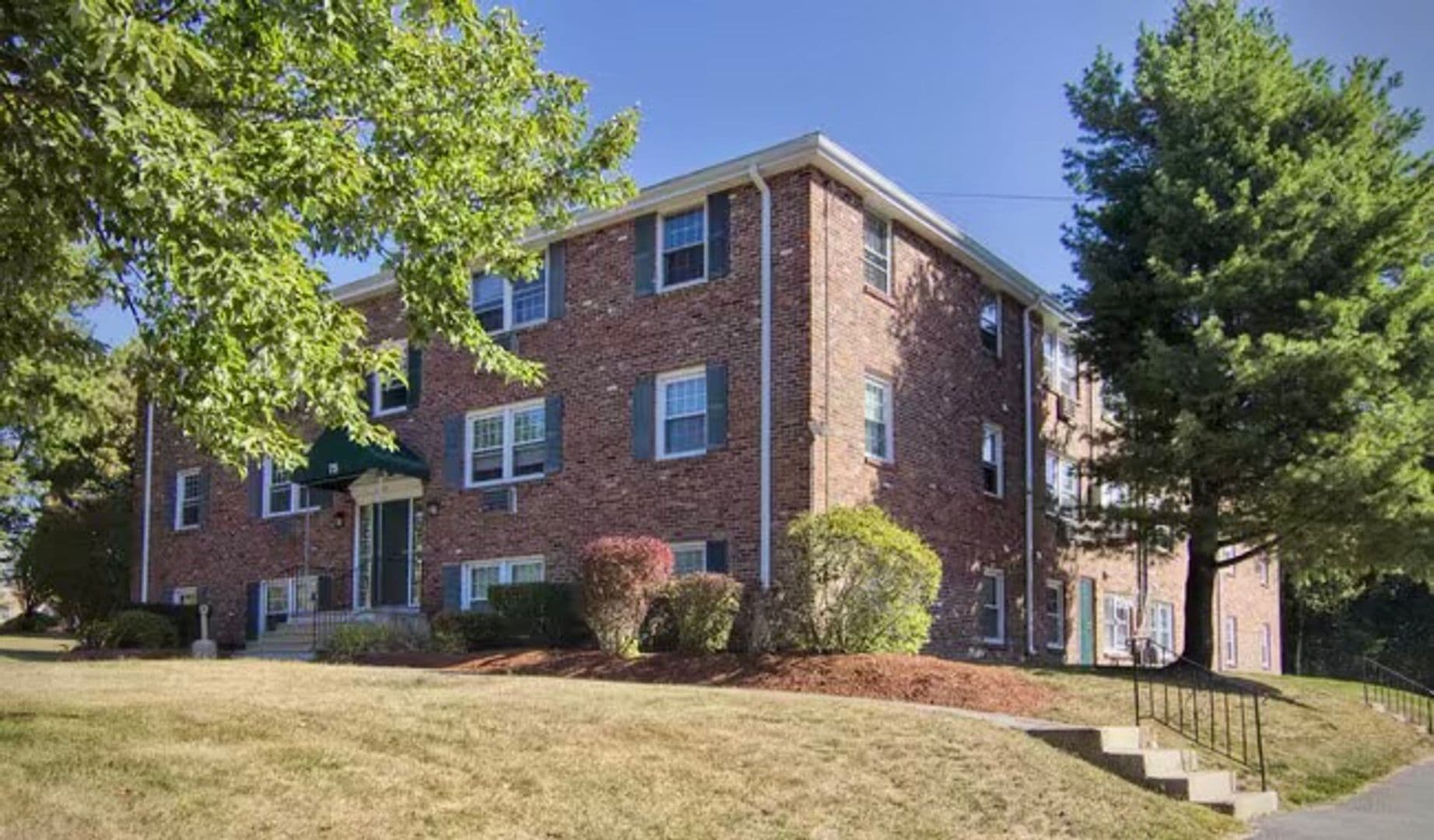 Gardner Apartment: 90 Ridgewood Lane