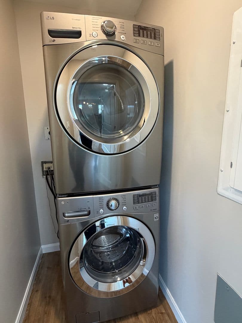 Dartmouth Apartment: 1 Candy Apple Dr.