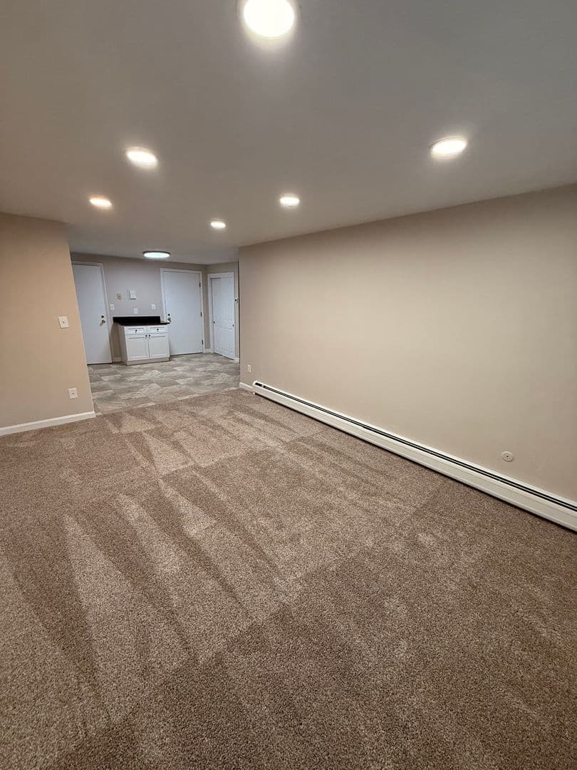 Gardner Apartment: 90 Ridgewood Lane