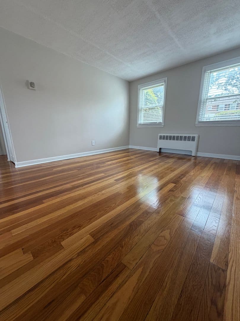 Somerset Apartment: 102 Shawomet Avenue