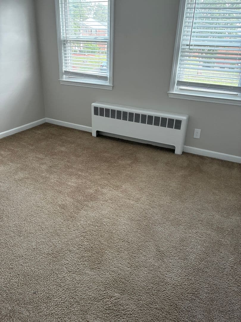 Somerset Apartment: 102 Shawomet Avenue