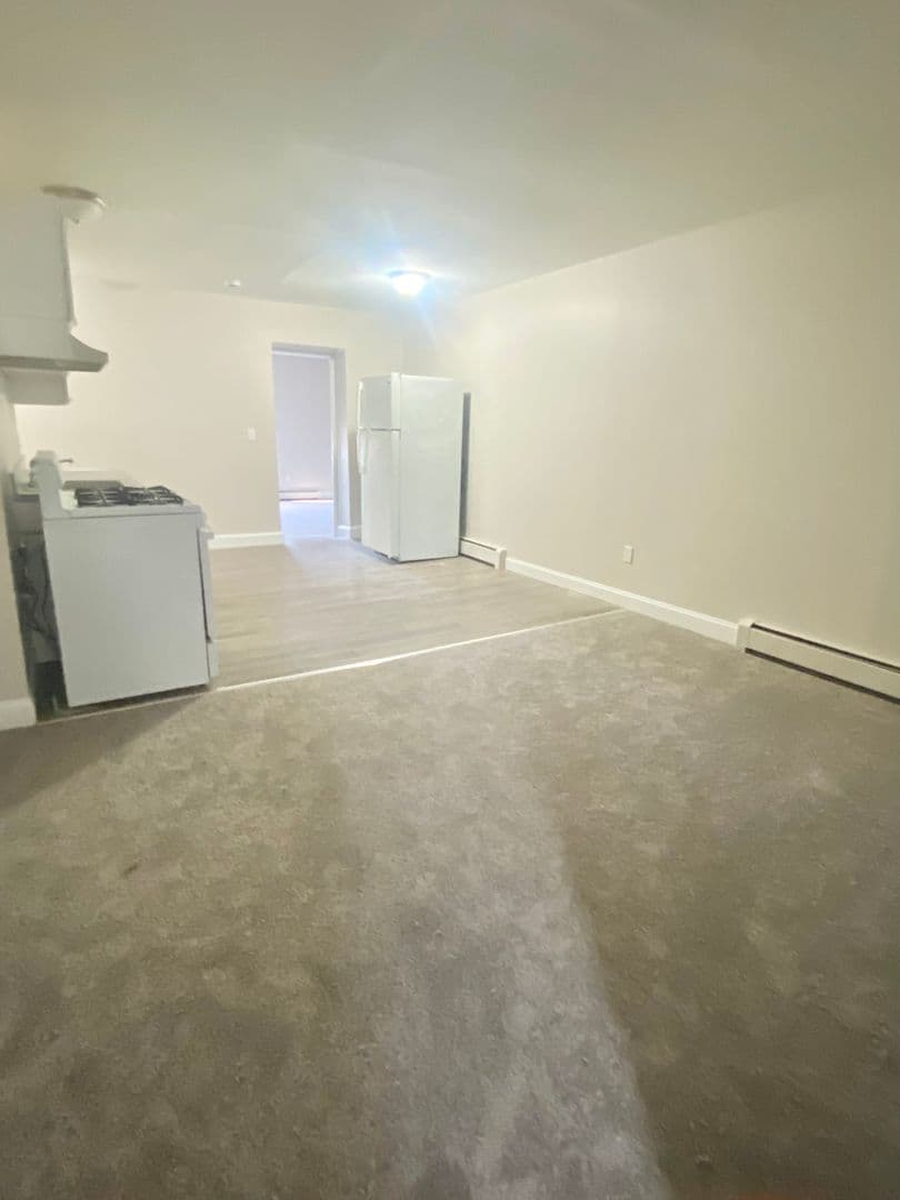 Fall River Apartment: 683-677-669-665-663-655 -631- 543 - 569 - 545 Middle Street