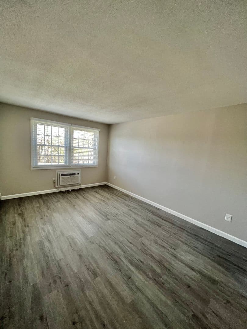 Gardner Apartment: 90 Ridgewood Lane