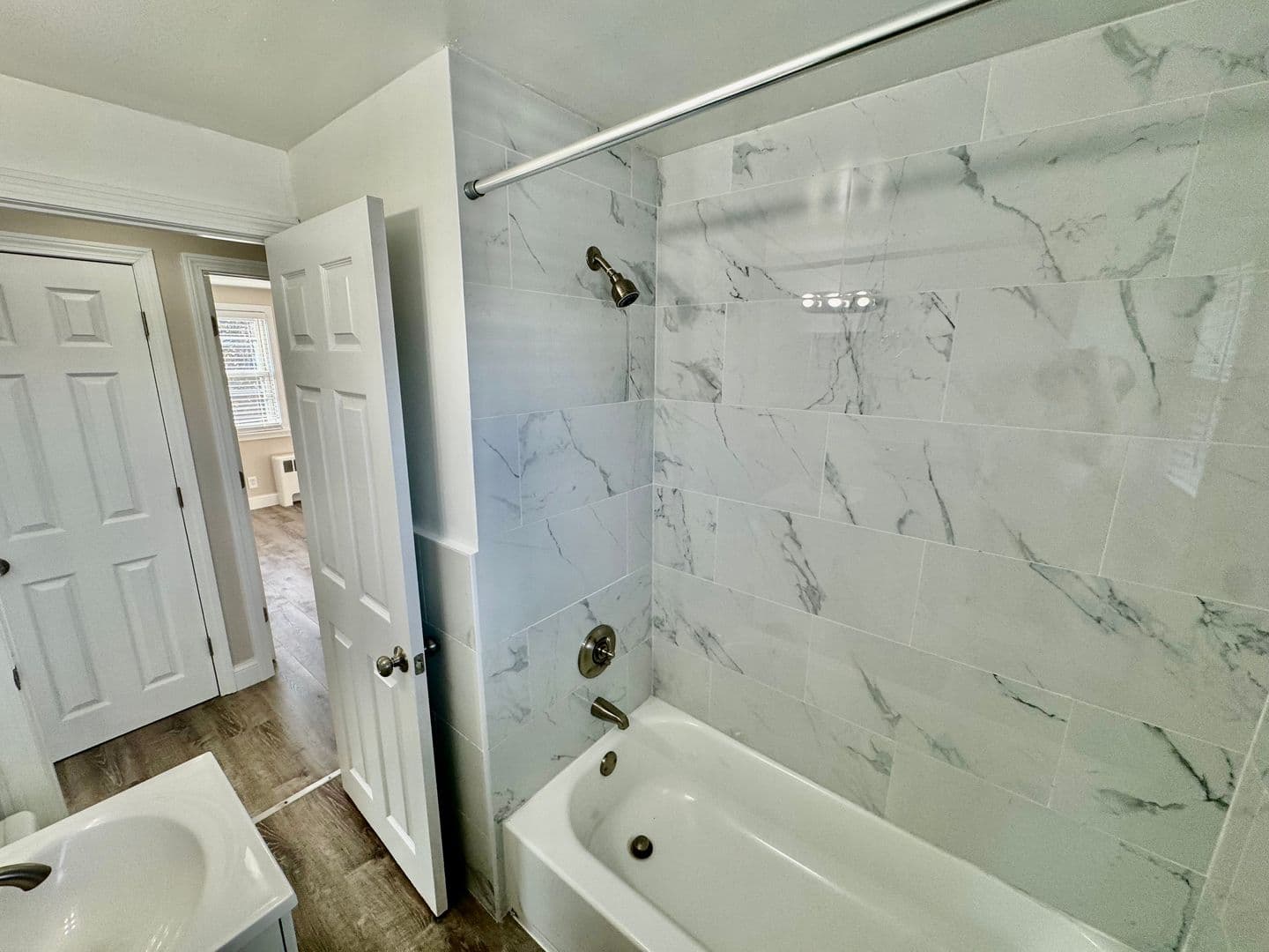 Somerset Apartment: 102 Shawomet Avenue