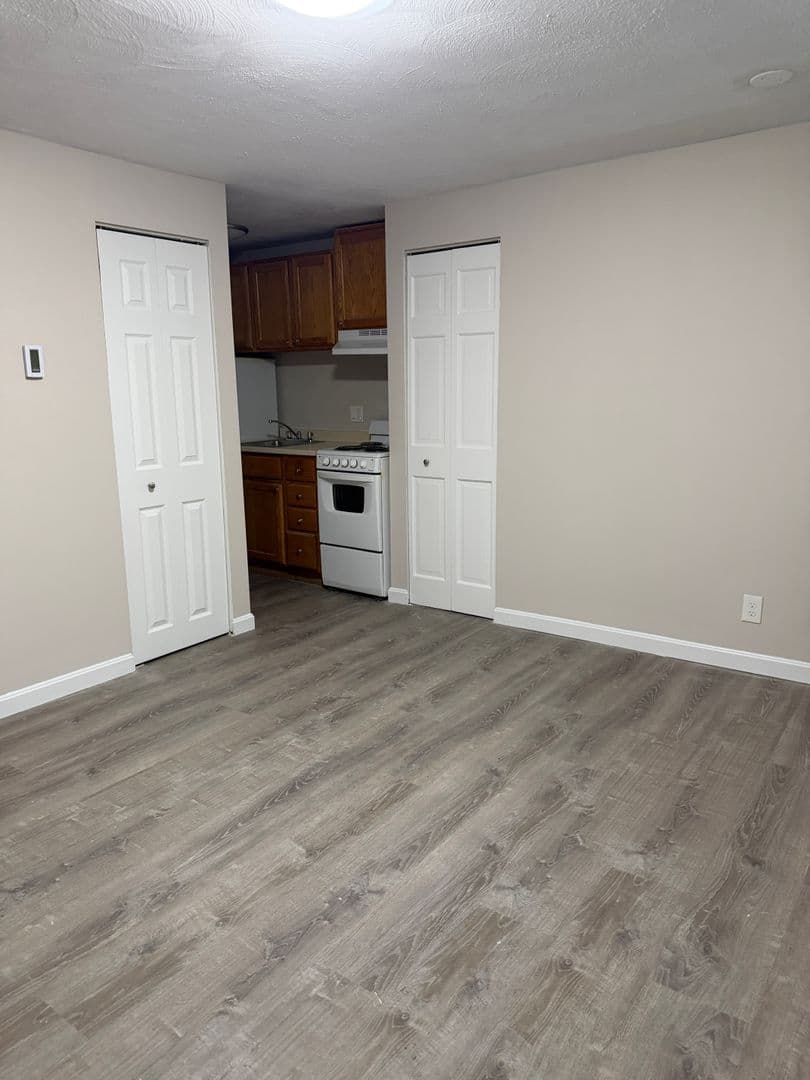 Ayer Apartment: 75 Groton School Road
