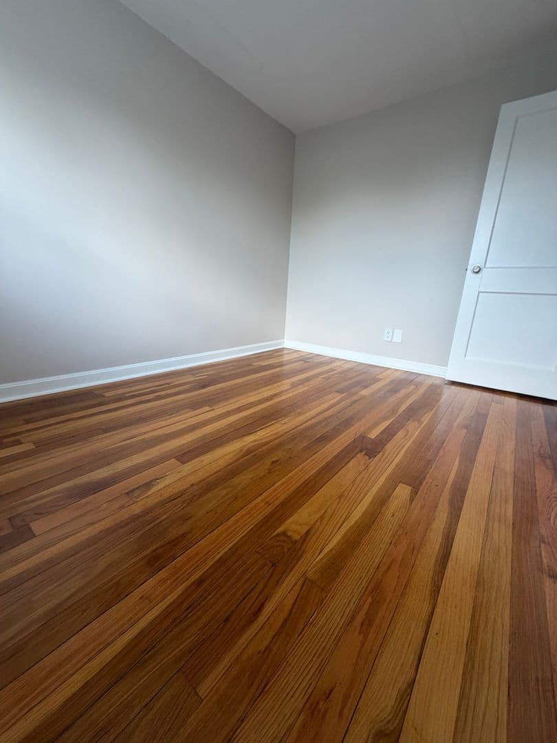 Somerset Apartment: 102 Shawomet Avenue