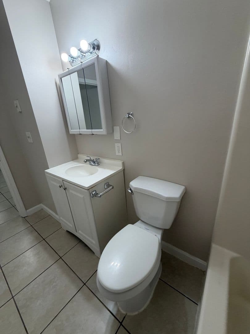 Manchester Apartment: 153 West Hancock street