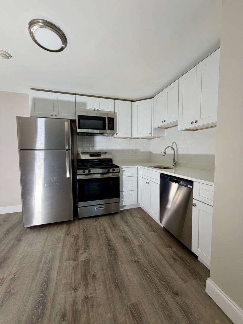 Lowell Apartment: 169 Aiken Avenue