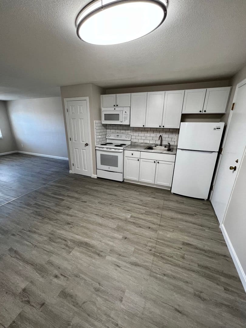 Gardner Apartment: 90 Ridgewood Lane