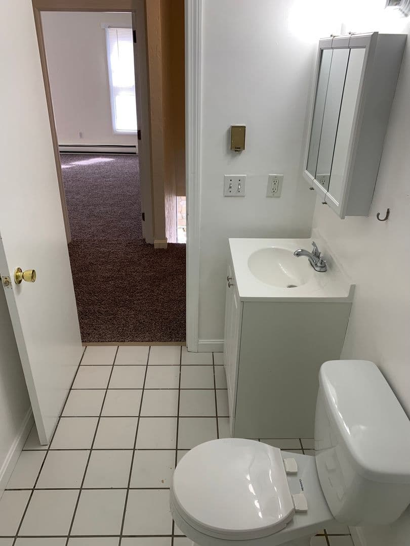 Spencer Apartment: 1 Vista Lane