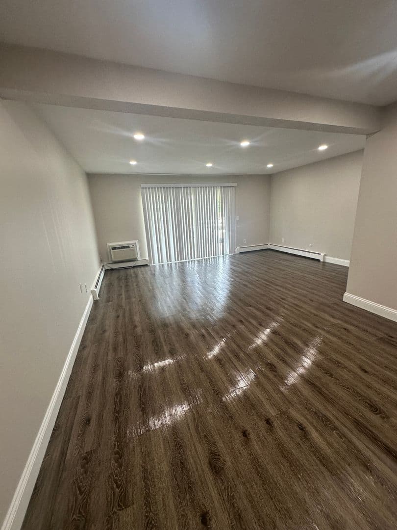 Middletown Apartment: 3 Admiralty Drive