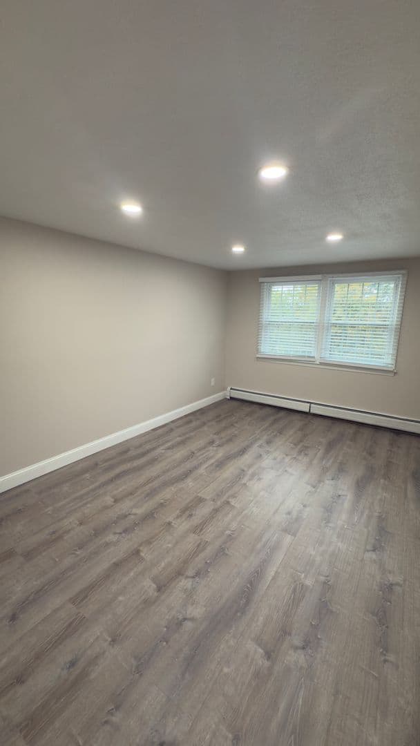 Gardner Apartment: 90 Ridgewood Lane