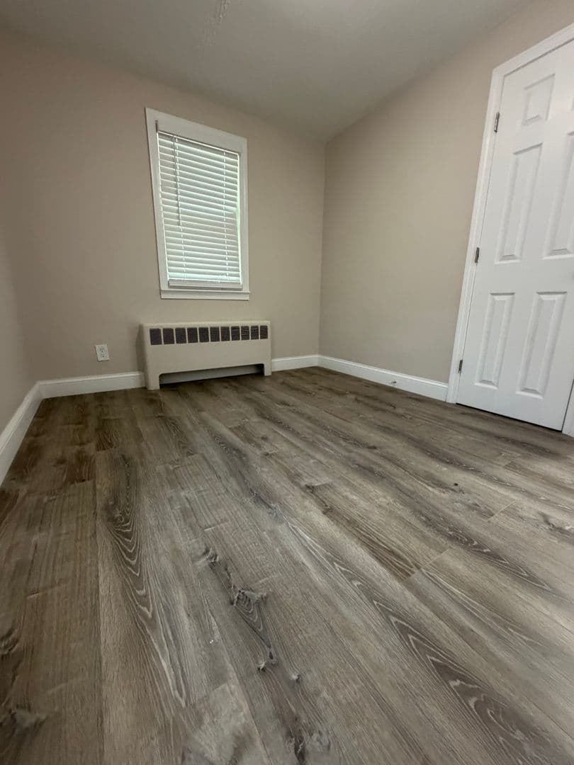 Somerset Apartment: 102 Shawomet Avenue