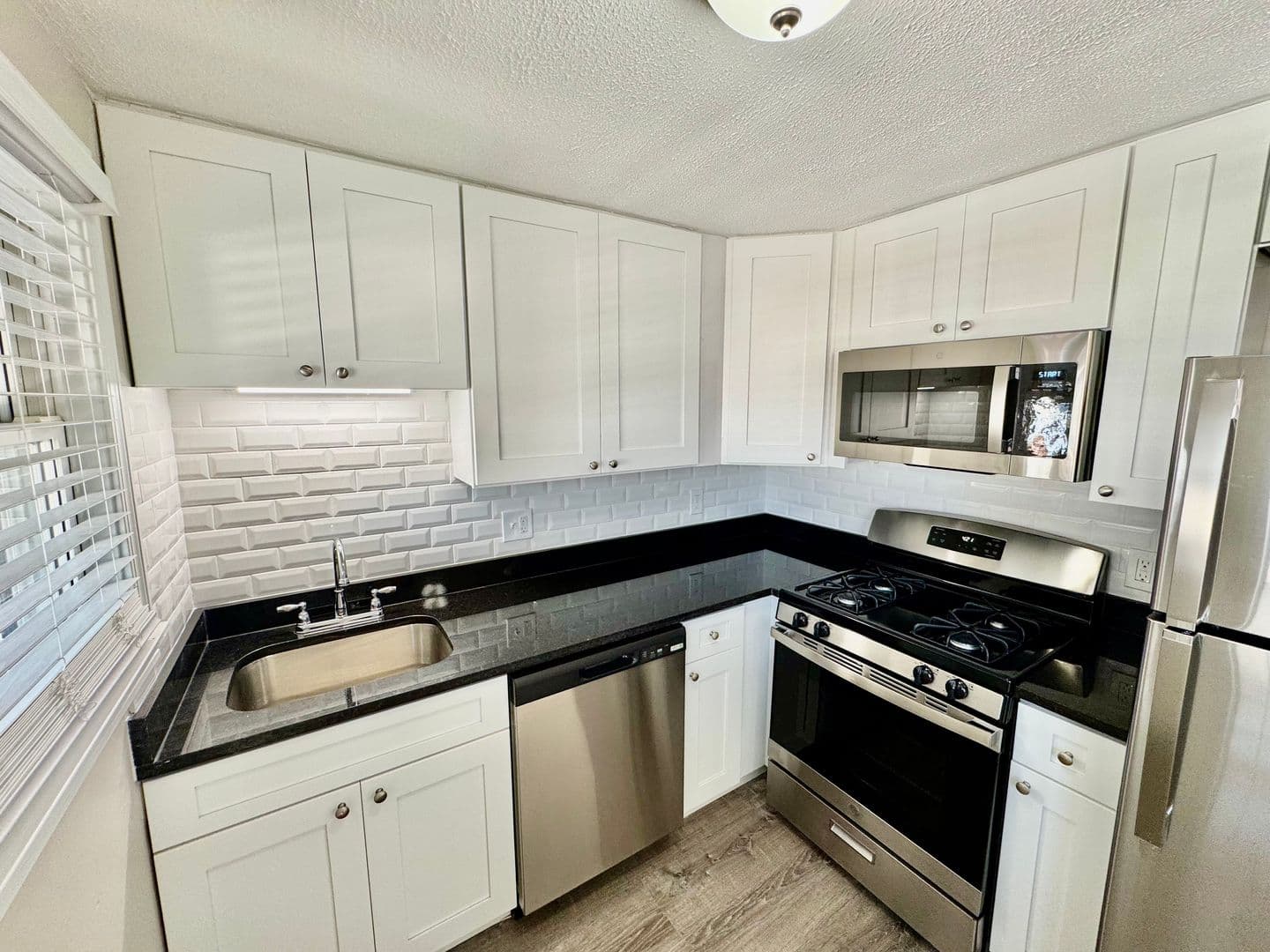 Somerset Apartment: 102 Shawomet Avenue
