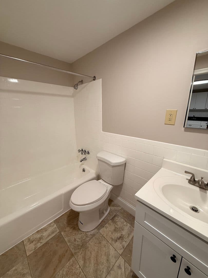 Gardner Apartment: 90 Ridgewood Lane